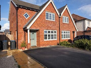 House at Clifton View Close, Rugby