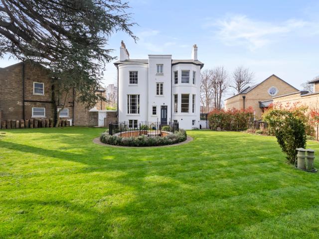 House at Crescent Lane, Greater London