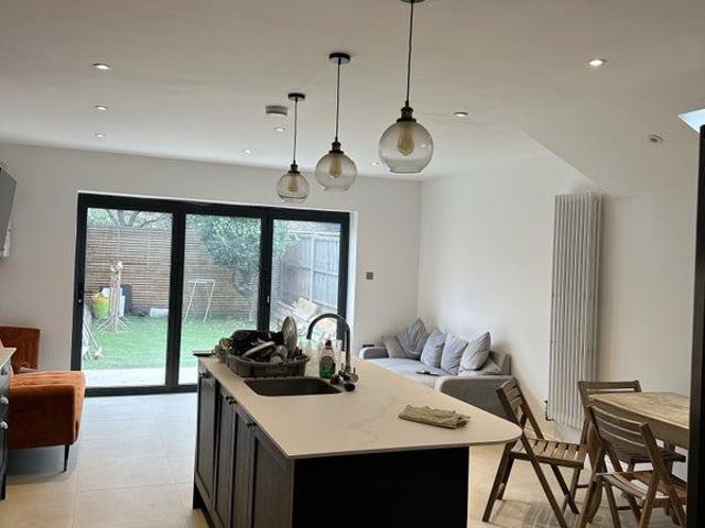 House at De Morgan Road, Greater London