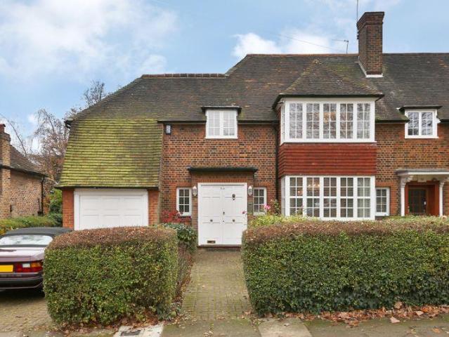 House at Deansway, Greater London