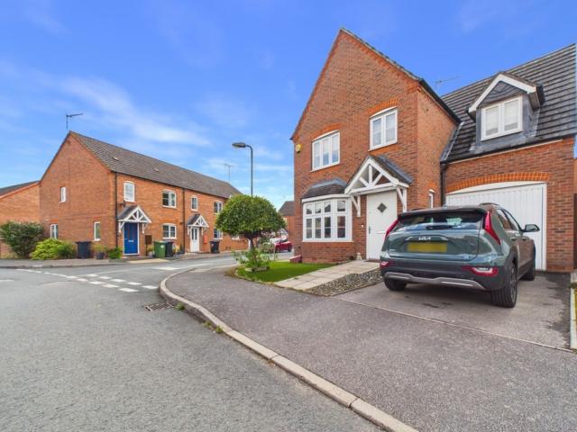 House at Dovehouse Close, Warwick