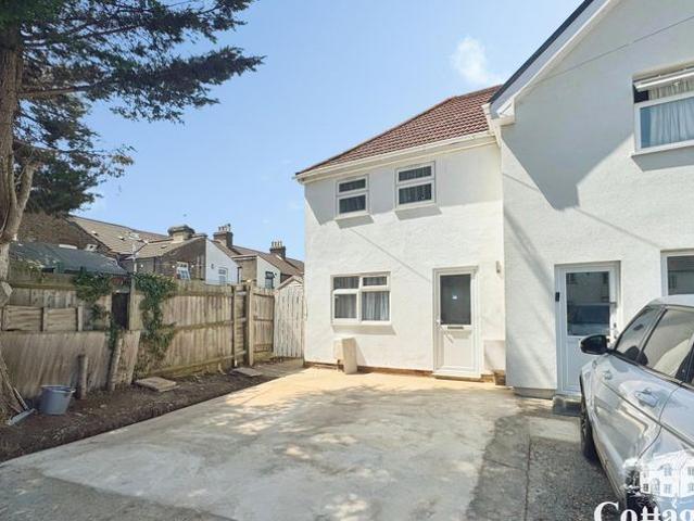 House at Eastern Avenue, Waltham Cross