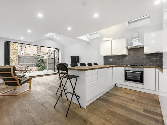 House at Elcot Avenue, Greater London