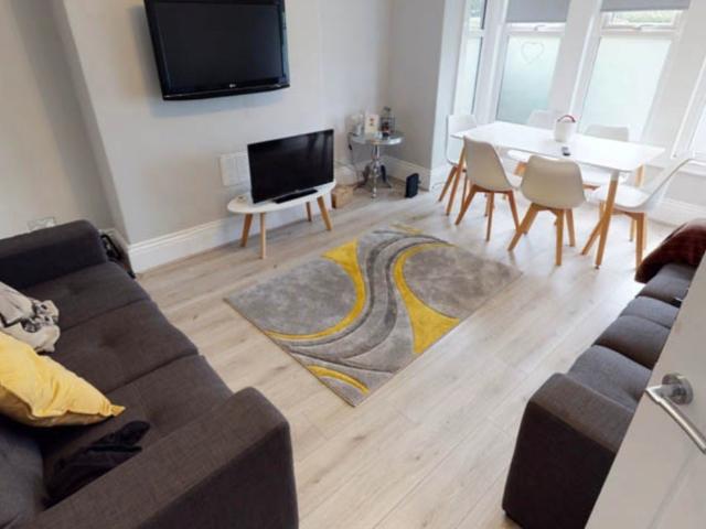 House at Estcourt Terrace, Leeds