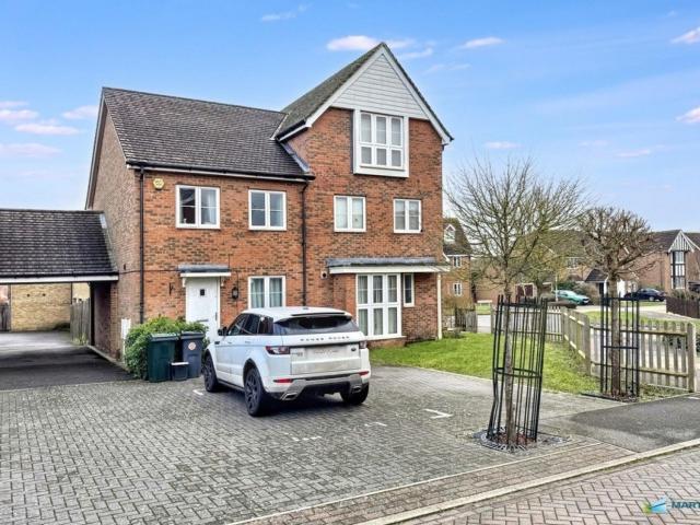 House at Farmers Way, Ashford
