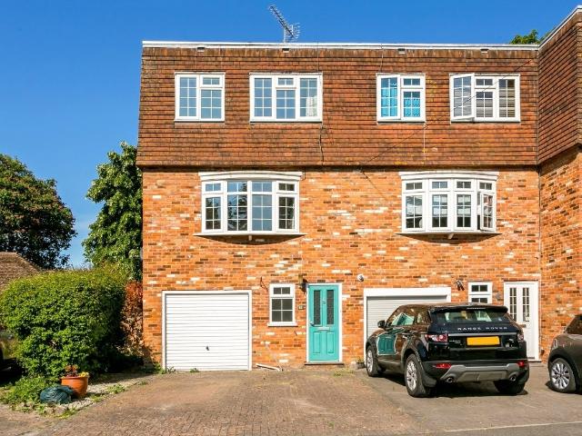 House at Fieldhead Gardens, Bourne End