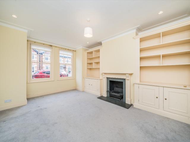 House at First Avenue, Greater London
