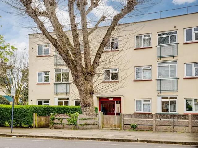 House at Flowersmead, Greater London