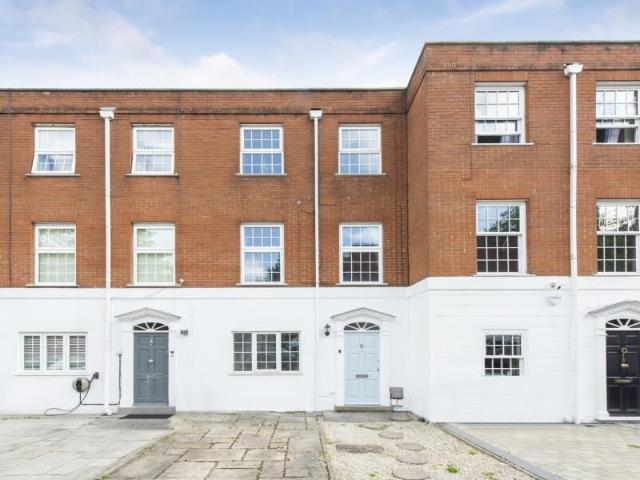 House at Great North Road, Greater London