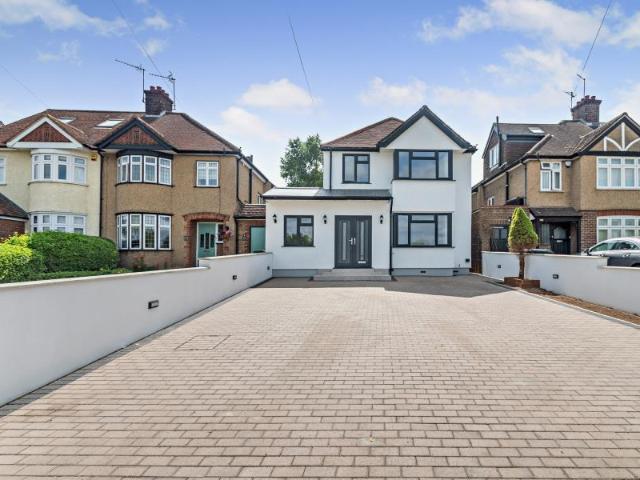 House at Hampermill Lane, Three Rivers