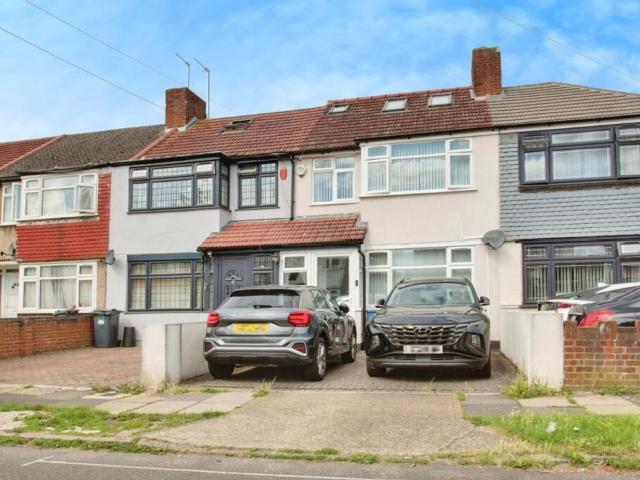 House at Hadley Gardens, Greater London
