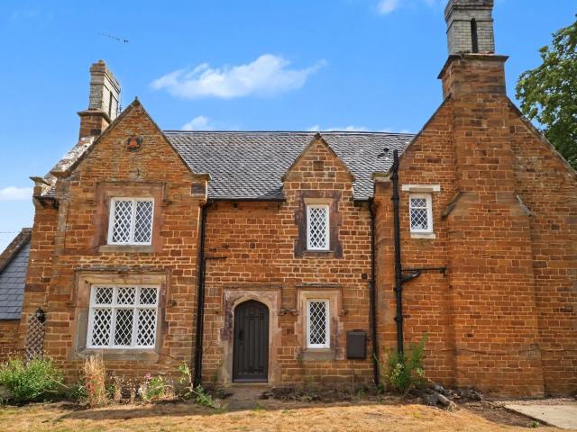 House at Harlestone Road, Church Brampton
