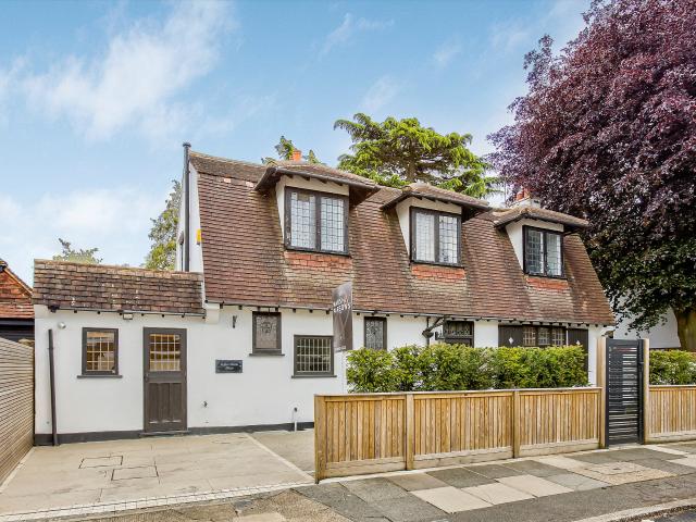 House at Hertford Avenue, Greater London