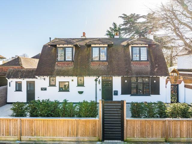 House at Hertford Avenue, Greater London
