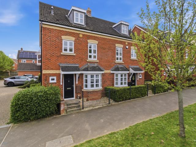house at Hill View Road, WR14 1FJ