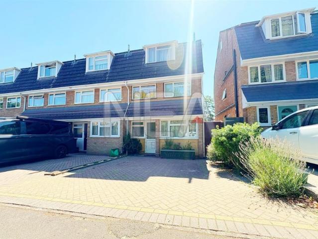 house at Knighton Close, Caversham, Reading