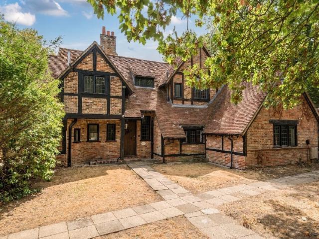 House at Latton Close, Elmbridge