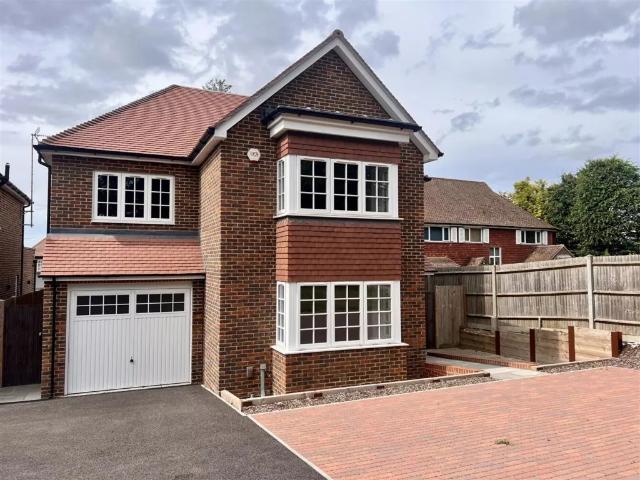 House at Leatherhead Road, Mole Valley