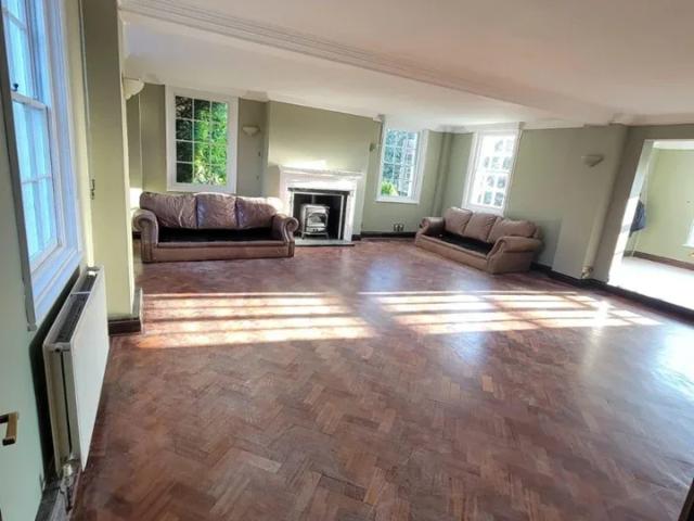 House at Leafy Grove, Greater London