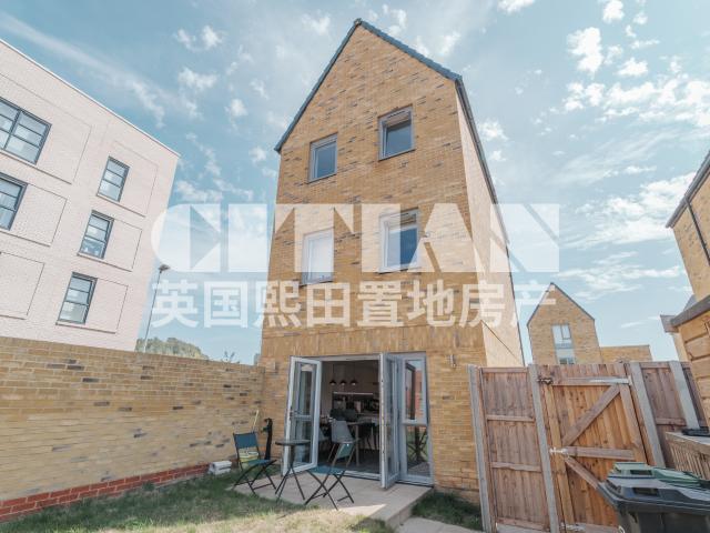 House at Longhoughton Avenue, Ebbsfleet Garden City