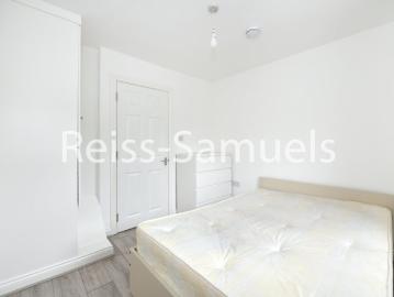 House at Lockesfield Place, Greater London