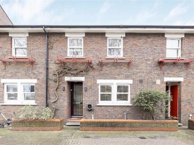 House at Lockesfield Place, Greater London