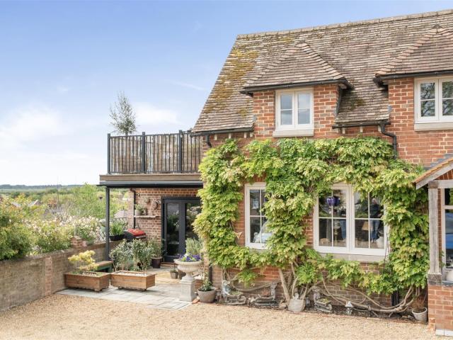 House at Maltravers Street, Arun
