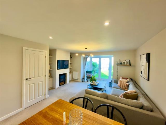 House at Montagu Close, Leeds
