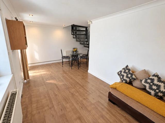 House at Moorland Gardens, Luton