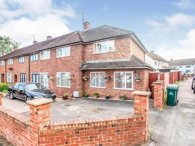 House at Muirfield Road, Three Rivers