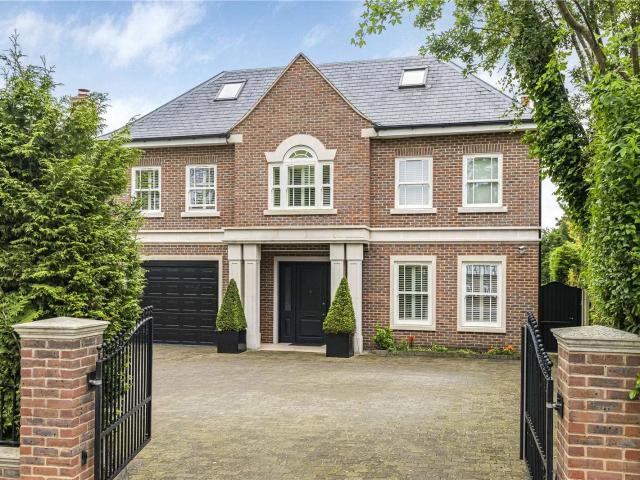 House at Oakleigh Avenue, Greater London