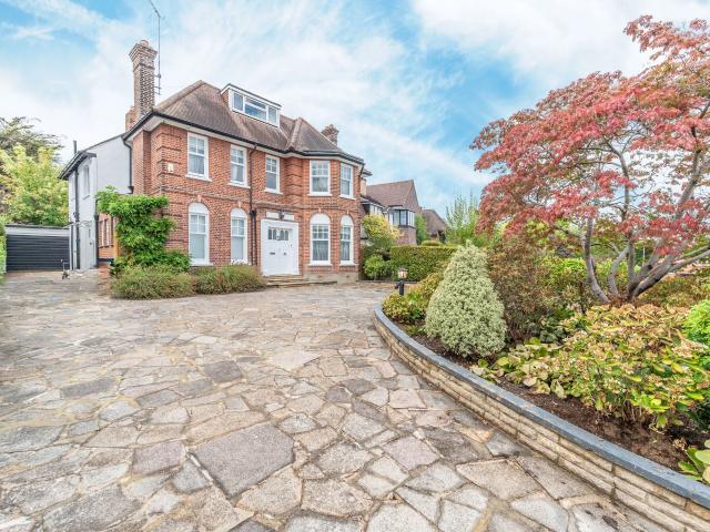 House at Oakleigh Avenue, Greater London
