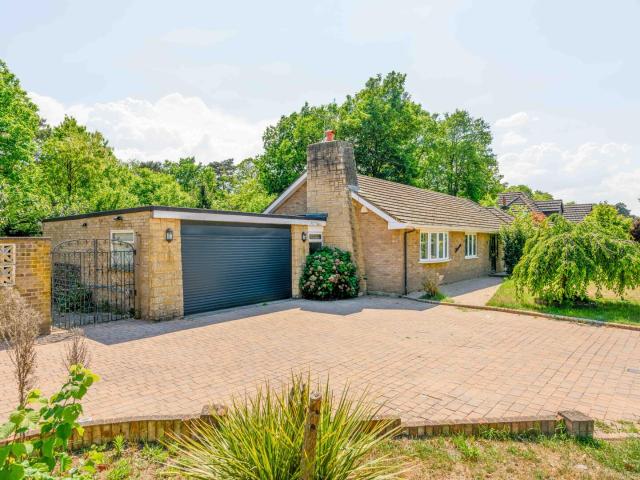 House at Oatlands Avenue, Elmbridge