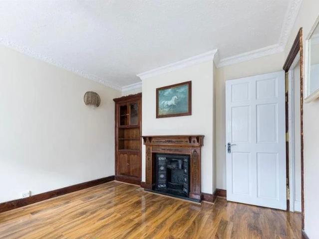 House at Oulton Close, Greater London