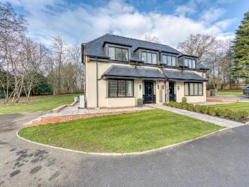 house at Potters Bar, EN6