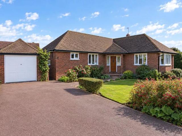 House at Quennell Close, Mole Valley
