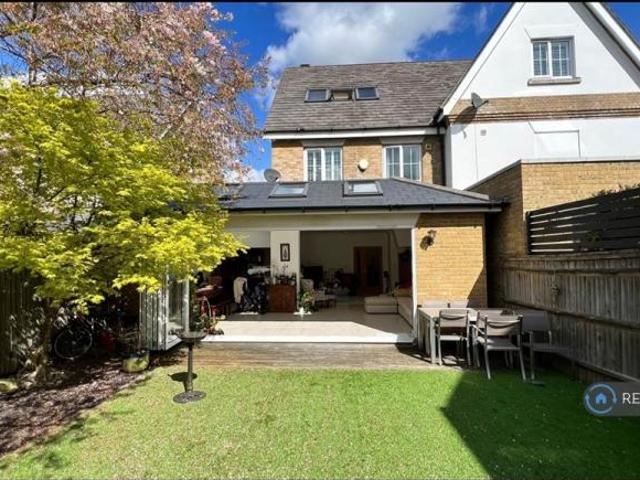 House at Rawlings Close, Greater London