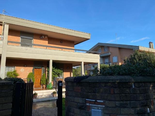 house at Roma, Anzio