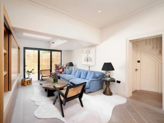 House at Rossiter Road, Greater London