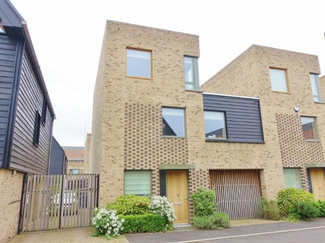 House at Royal Way, Cambridge