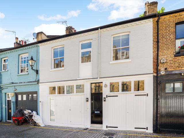 House at Russell Gardens Mews, Greater London