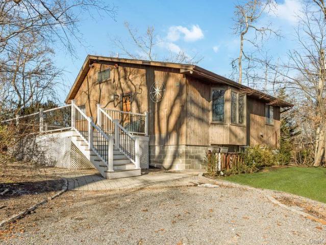 house Baiting Hollow NY ES101253756