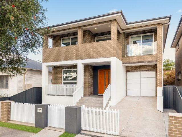 Grand Double Brick Luxury with Reinforced Concrete Construction and Family Excellence
