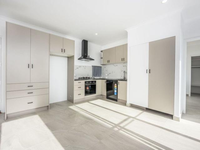 House & BRAND NEW Granny Flat Your Home & Rental property, both in one place!