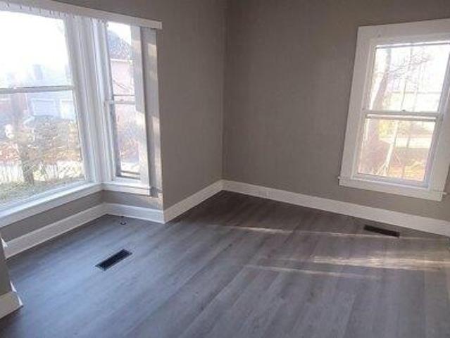 house Bristol NH ES105629996