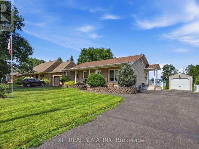 House Champlain ON 105071875