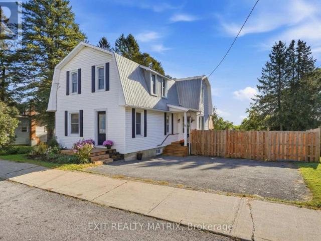 House Champlain ON 105643207