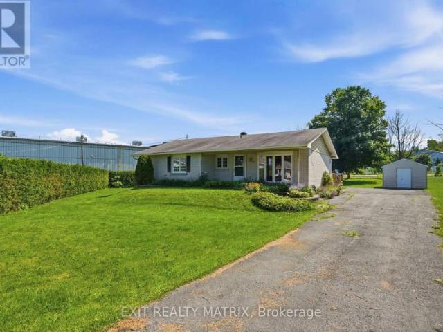House Champlain ON 103695042