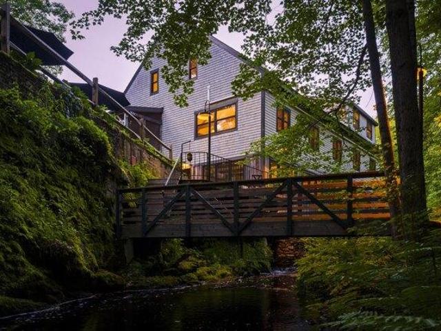 house Cumberland ME ES105749090