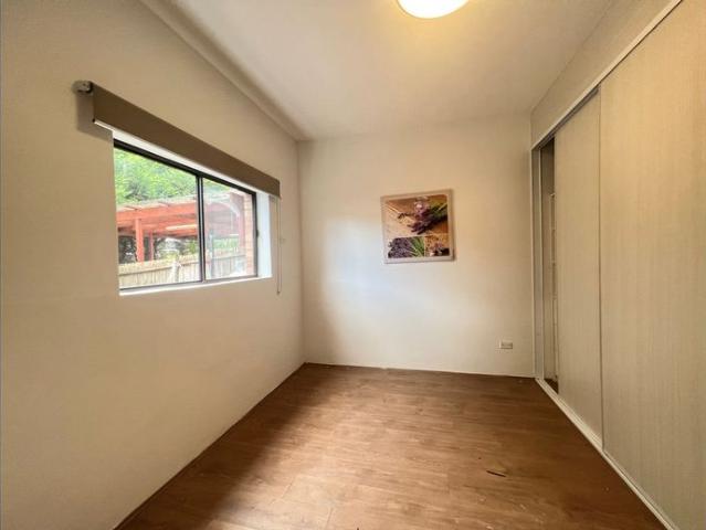 House downstairs for Rent, walk to Kent Road Primary